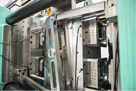 iMold Solutions: Intelligent plastic injection molding